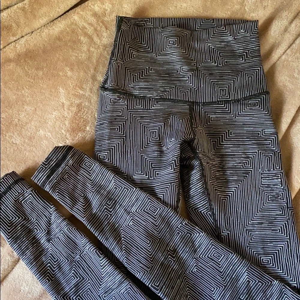 Lululemon Wunder Under extra high rise size 2